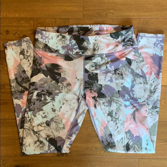 Fabletics floral ankle length leggings - Picture 7 of 8